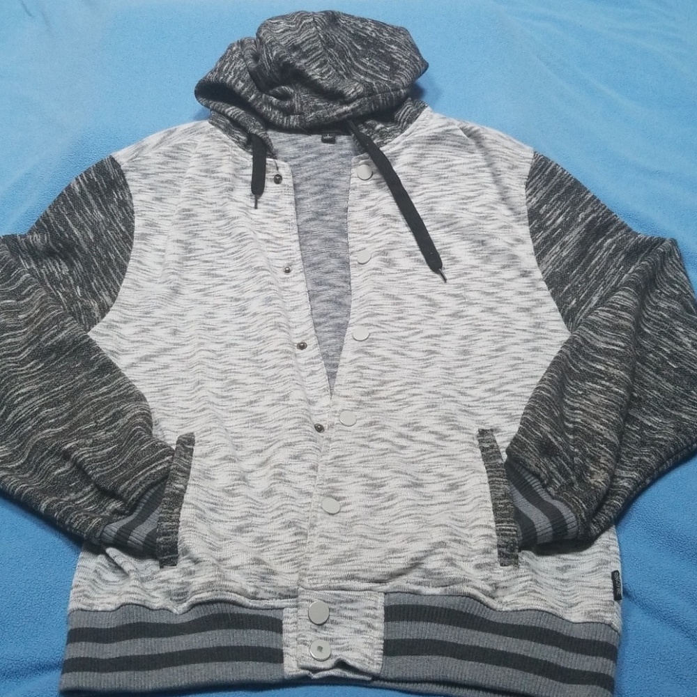 Hooded lightweight jacket